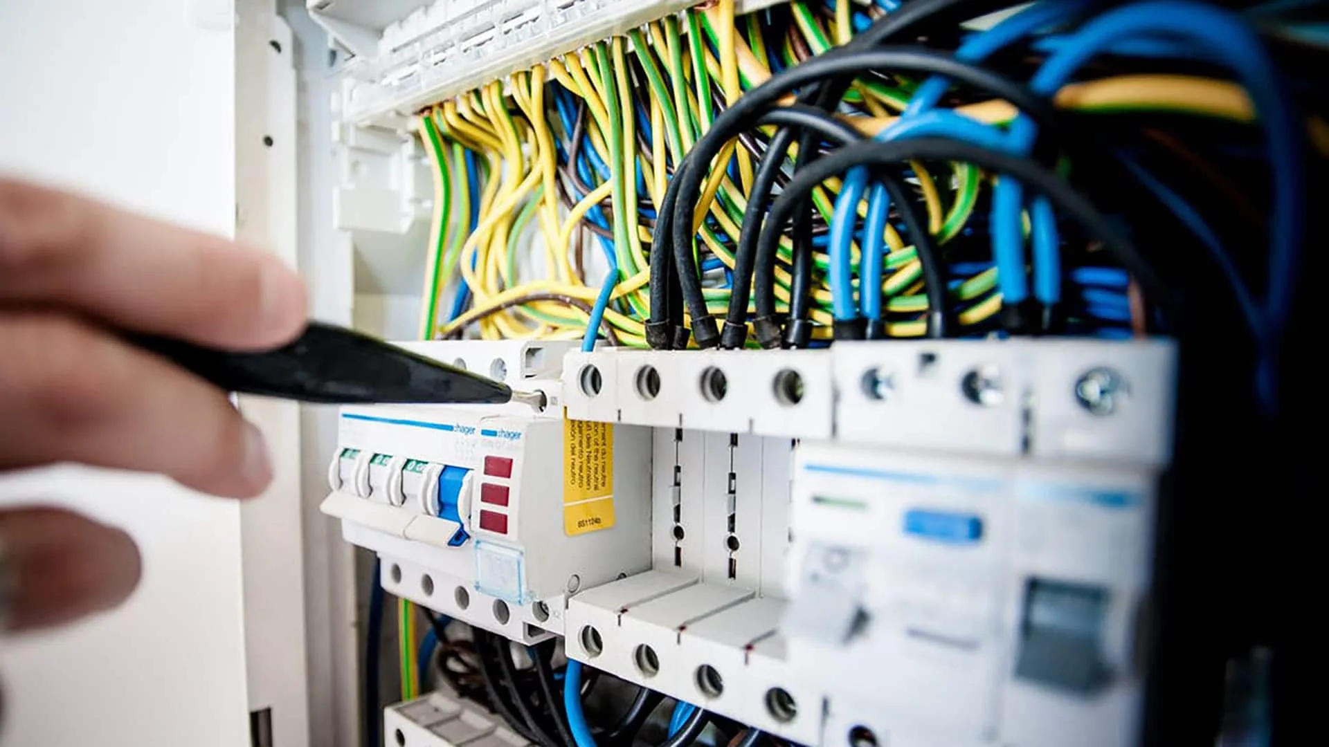 thi cong he thong dien nhe DichvuMEP CongtyNguyenPhu jpg