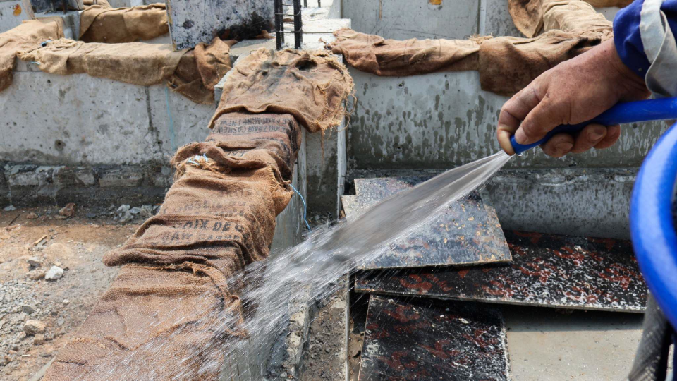 Móng băng là gì? Cấu tạo và quy trình thi công móng băng chi tiết 14 bao-duong-be-tong-mong-bang-12451