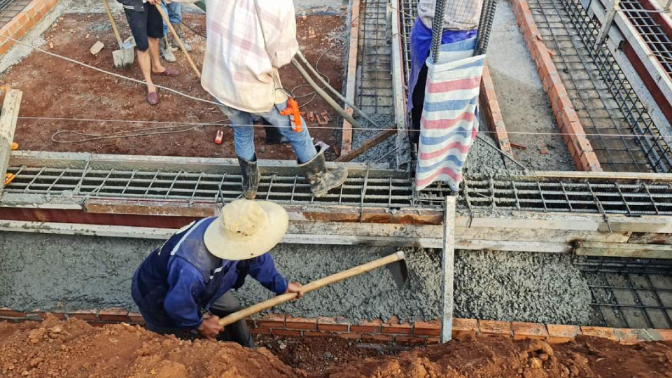 Móng băng là gì? Cấu tạo và quy trình thi công móng băng chi tiết 13 do-be-tong-mong-bang-12451