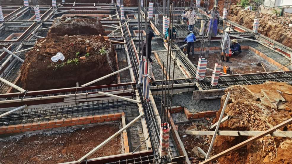 Móng băng là gì? Cấu tạo và quy trình thi công móng băng chi tiết 12 lap-dat-cop-pha-mong-bang-12451